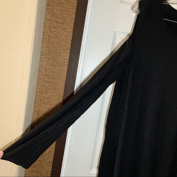 Celeste Black Scoop Neck Cold Shoulder Top size 1XL - Picture 5 of 10